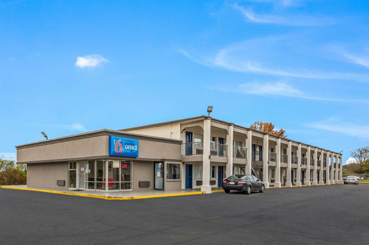 6-tupelo, Ms - Downtown Hotel