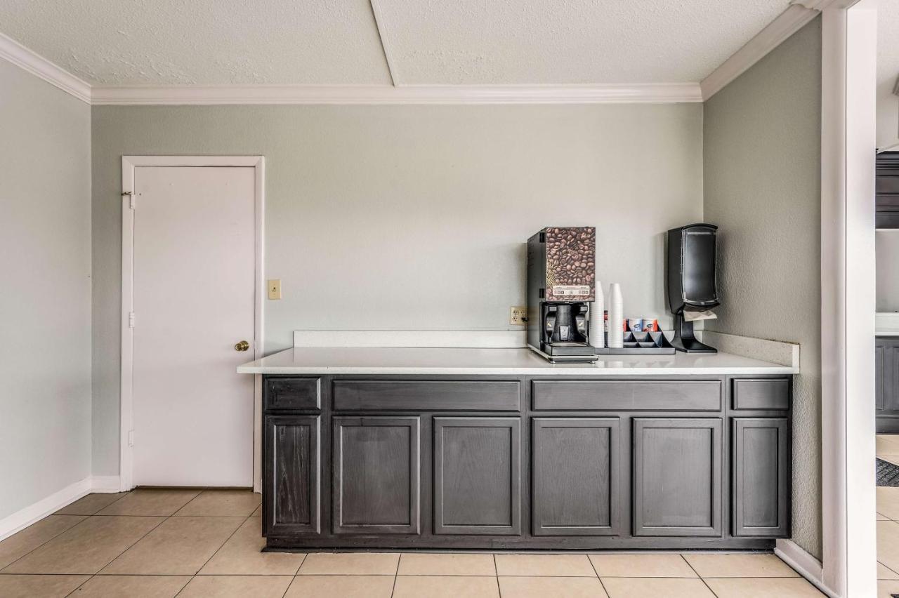 Hotel 6-tupelo, Ms - Downtown